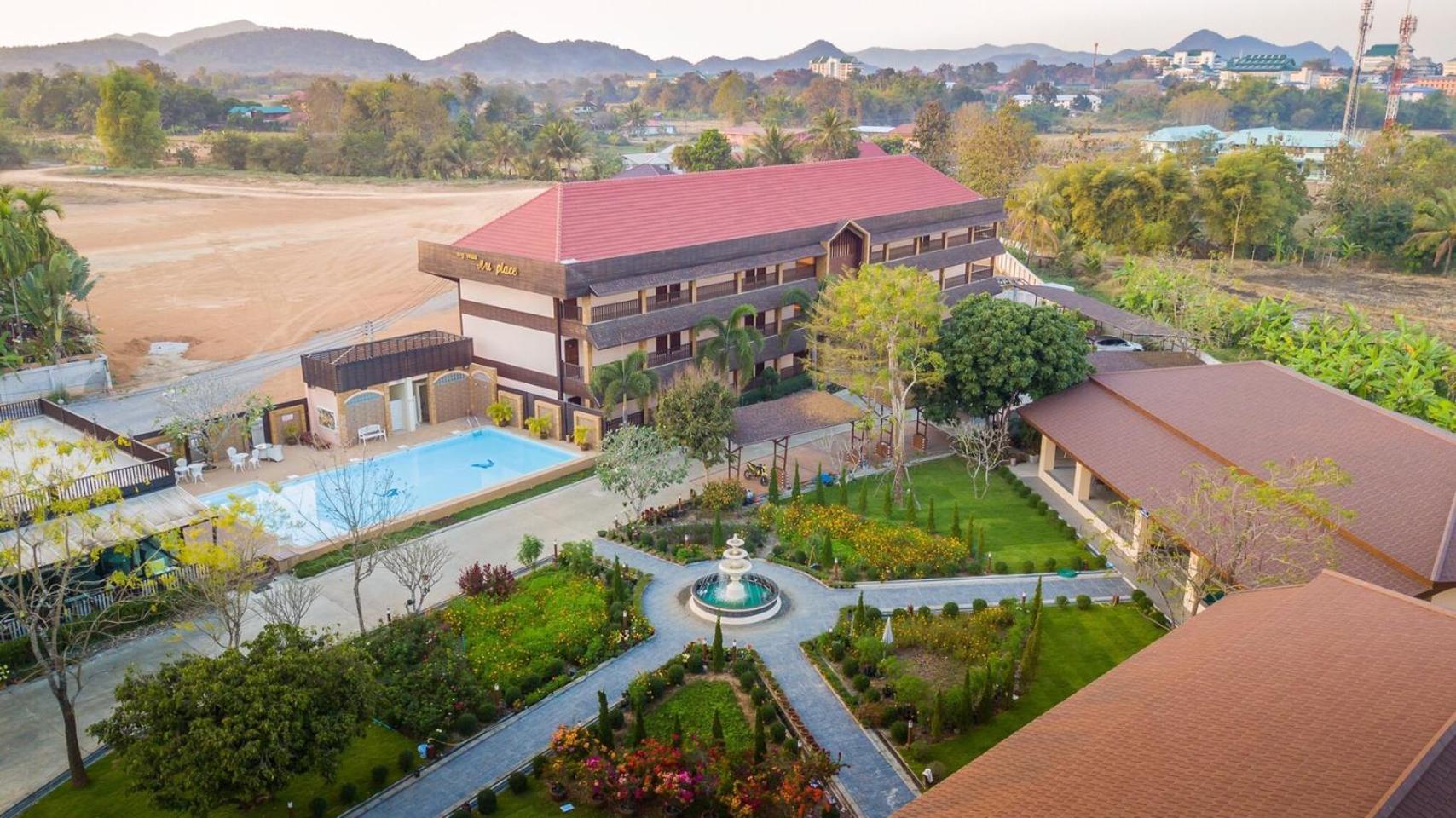 Au Place Hotel Loei Exterior photo